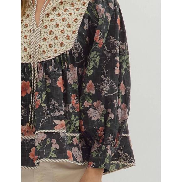 NEW ENTRO floral yoke long sleeved top in black - Picture 4 of 5